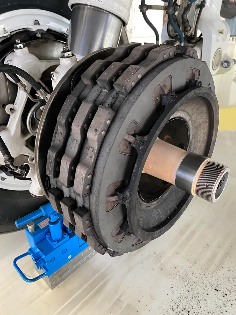 Gulfstream 650 brakes and wheel assembly